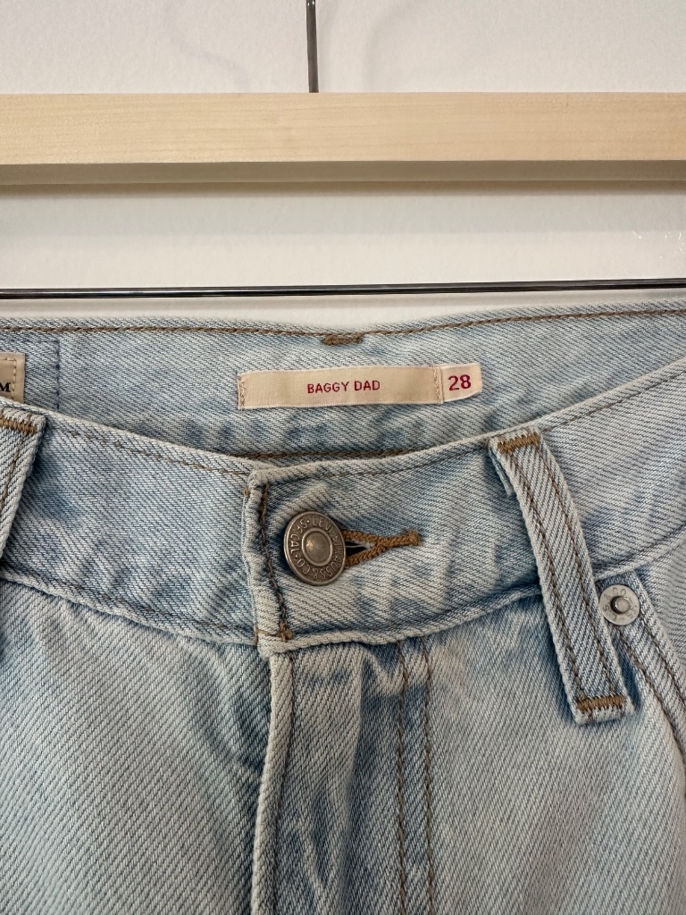 Levi's - 'Baggy Dad' - Women's Jeans - Light Wash - Size 28